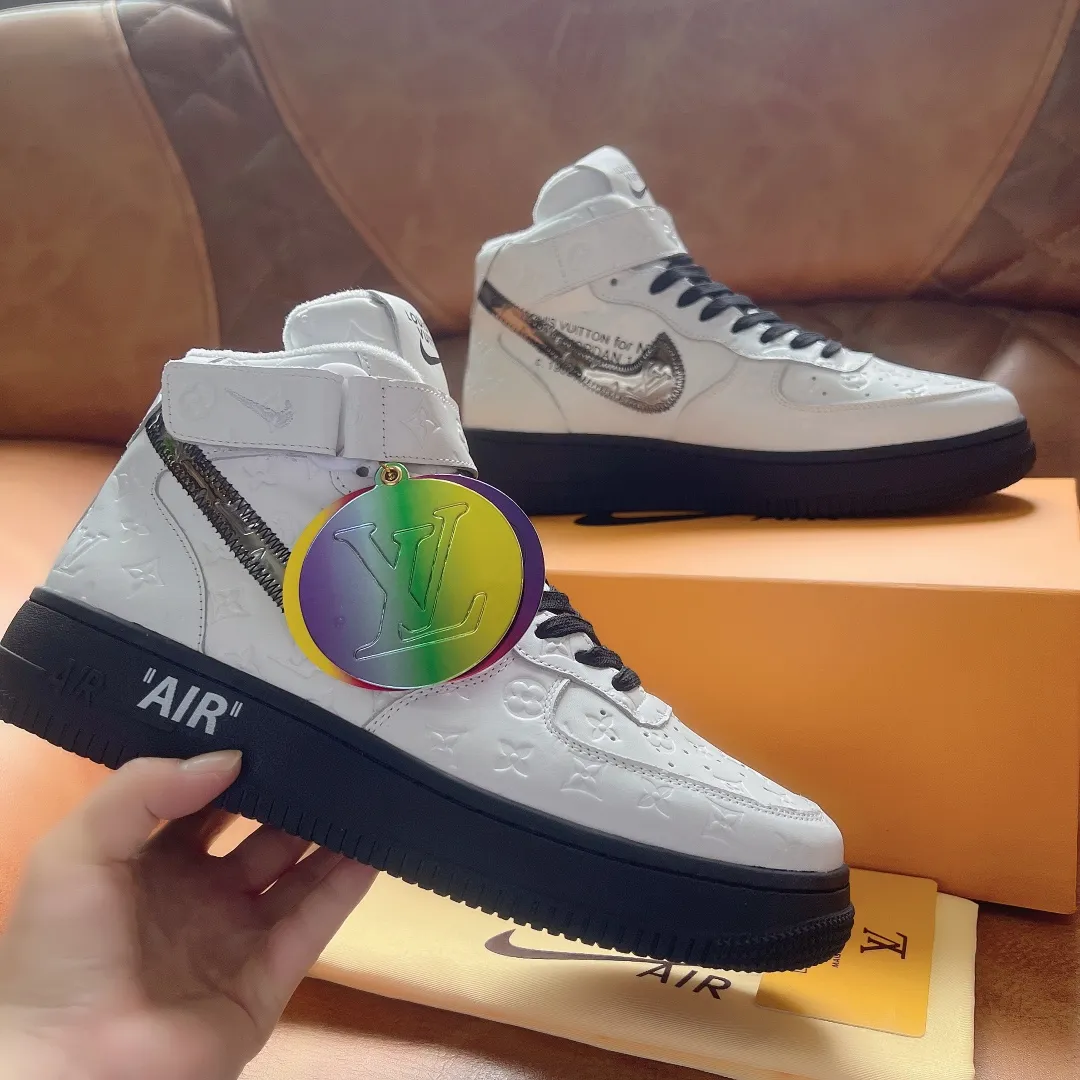 P500 Loui* Vuitto* x OFF-WHITE x Nike tripartite collaboration! Trendy and cool men's high-top casual sports shoes with unrivaled color matching. The design idea basically continues the style of THE TEN. The Swoosh line and tongue label have a very familiar visual effect and are both fashionable and trendy! A must-have for fashionistas! The effect on your feet is absolutely stunning! Size: 38-45